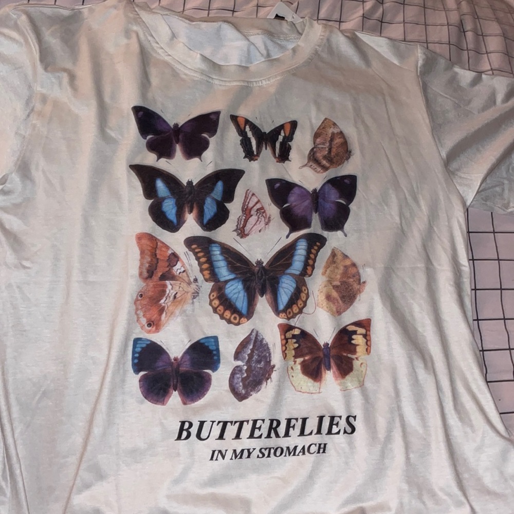 Brand new with tags never worn, oversized fit tee. Size small!